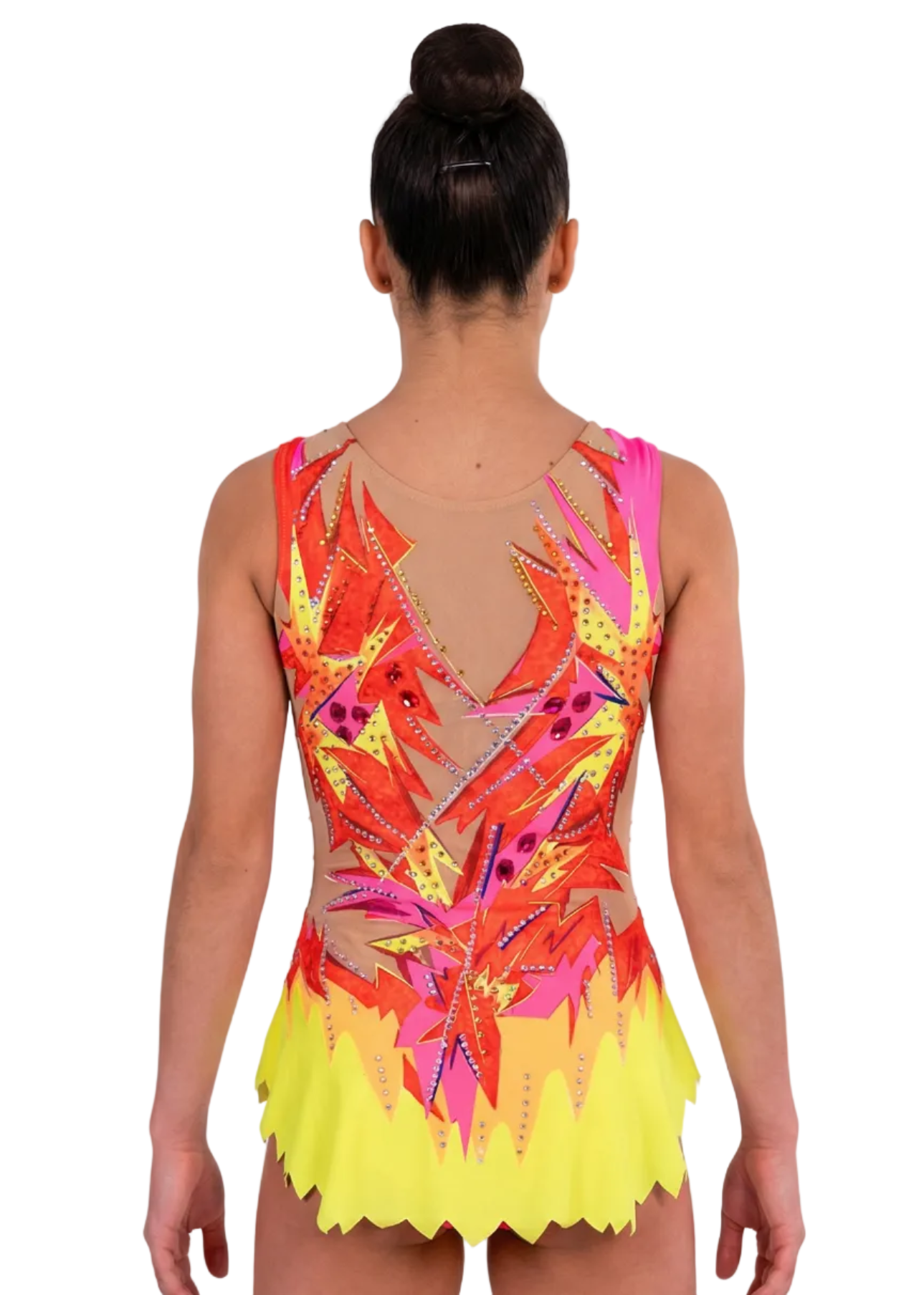 Body da gara per ginnastica ritmica in rosso, rosa e giallo con strass, trasparenze simulate e motivi fiammeggianti per uno stile vibrante.
Body per ginnastica ritmica in colore chiaro con rossi intensi, dettagli gialli e rosa, strass brillanti e design fiammeggiante dall'aspetto dinamico.
Body per ginnastica ritmica visto sul retro su base chiara con rossi, rosa e gialli, strass e tratti fiammeggianti fluidi.