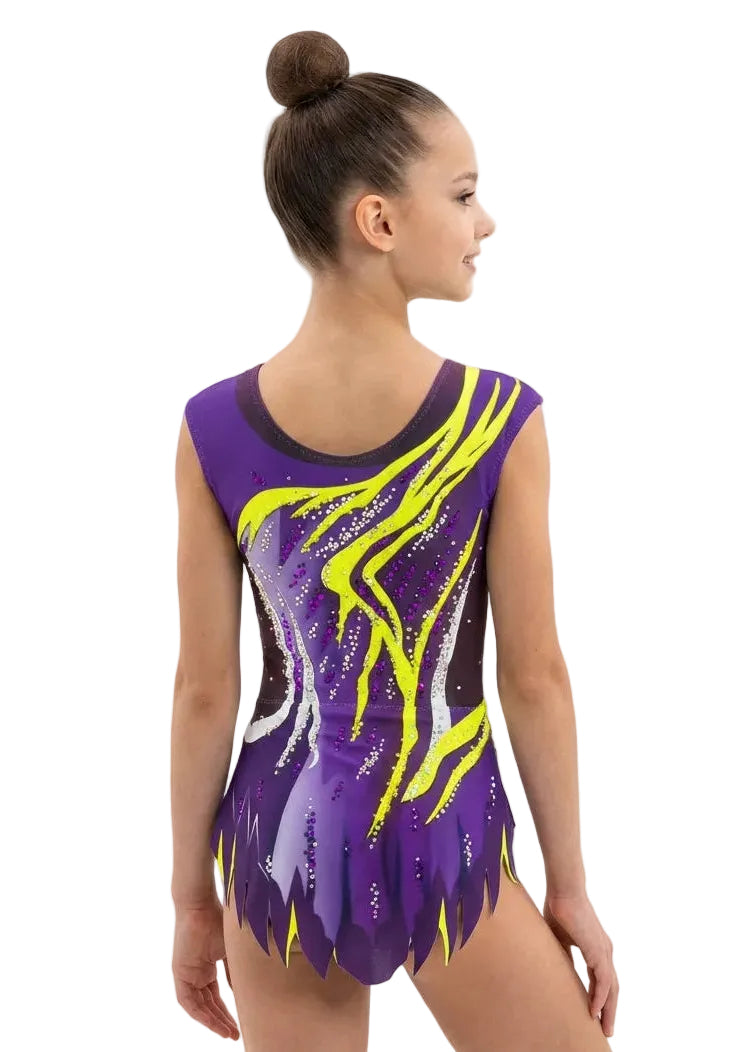 Body da ginnastica ritmica professionale elastico con gonnellino a punte e design dinamico nei colori viola e neon.
