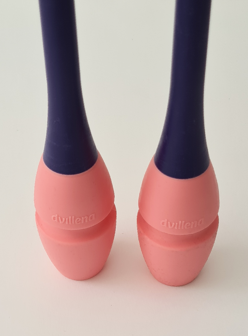 Mazas homologadas FIG engarzables en azul navy y celeste para gimnastas de rítmica.