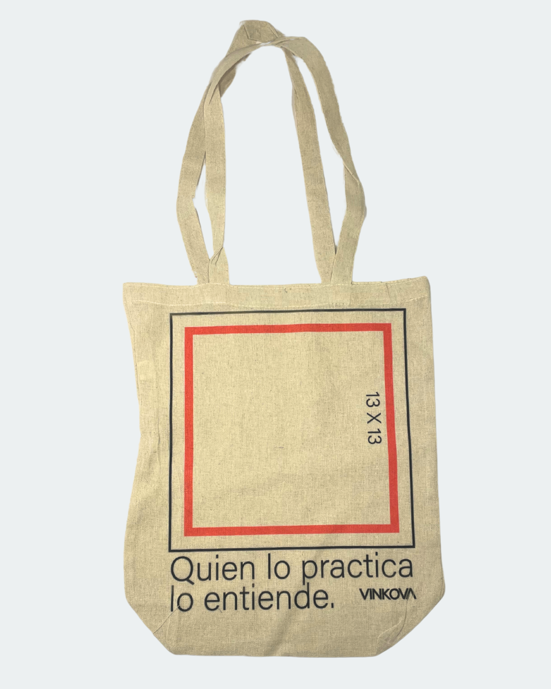 Borsa tote Vinkova con quadrato rosso e frase in spagnolo, vista completa.
