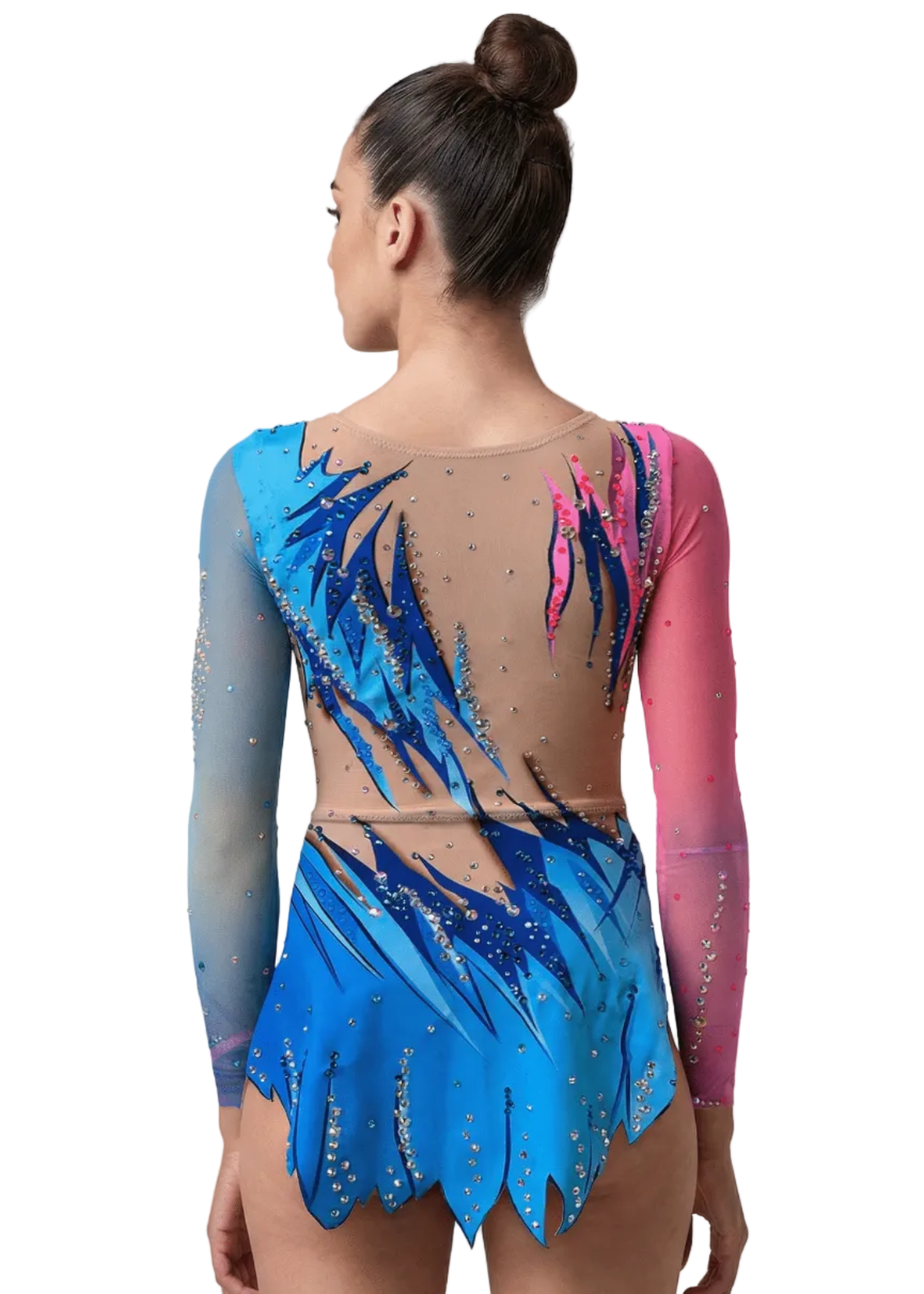 Body da ginnastica ritmica blu e rosa con sfumature, trasparenze color nudo, strass abbondanti e maniche lunghe in stile dinamico.
Body da ritmica in blu e rosa con design fiammeggiante, trasparenze color nudo, strass brillanti e gonnellino sagomato per un effetto in movimento.
Schiena del body da ritmica blu e rosa con sfumature, trasparenze color nudo, strass sparsi e design stilizzato con linee ascendenti.