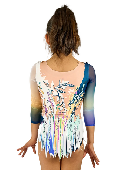 Body da ritmica a maniche lunghe con stampe geometriche e dettagli brillanti per esercizi in pedana.