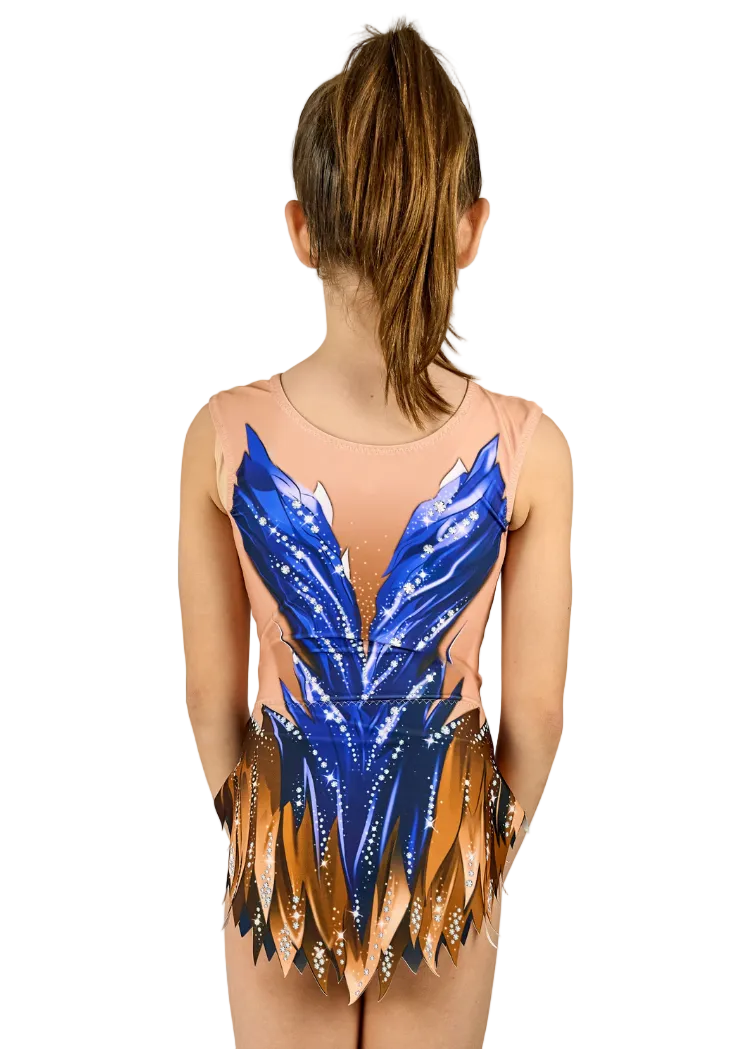 Body da ginnastica ritmica senza maniche con design a piume in blu vibrante e base color nudo elasticizzata.
