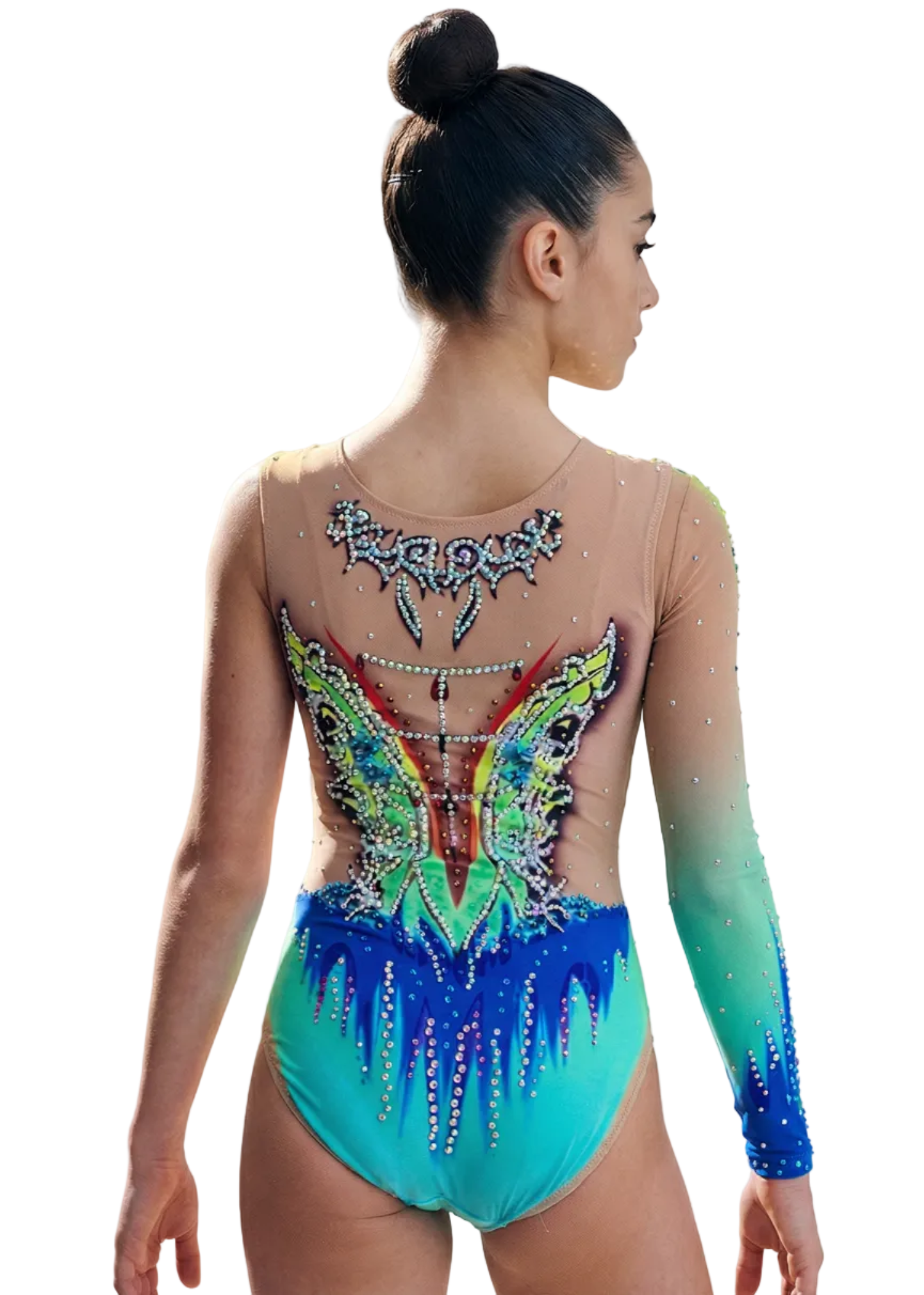 Body da gara per ginnastica ritmica verde, blu e rosso con abbondanti strass, rete color nudo e una manica lunga in stile fantasia.
Body per ritmica multicolore con dettagli rossi e verdi, strass brillanti, rete color nudo e una manica lunga sfumata dal design ornamentale.
Retro del body per ritmica verde e blu con strass sparsi, rete color nudo e motivi simmetrici in stile fantasia.