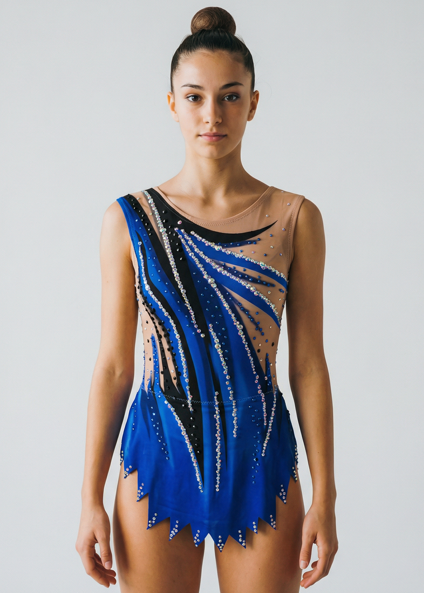 Maillot de gimnasia rítmica azul y negro con transparencias, pedrería abundante y líneas dinámicas en un estilo elegante y energético.
Maillot rítmico azul intenso con detalles negros, transparencias y pedrería en caída diagonal que aporta un estilo potente y sofisticado.
Espalda de maillot rítmico azul con transparencias, pedrería y líneas negras fluidas que crean un diseño moderno y dinámico.