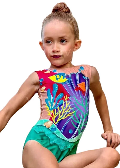 Body da ginnastica ritmica modello Ariel con tema marino e dettagli in strass.