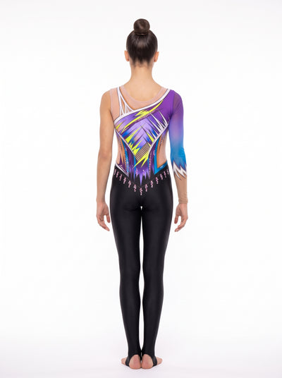 Retro della tuta di ginnastica ritmica Dalia: design asimmetrico viola e blu con raggi gialli e gamba lunga con staffa.