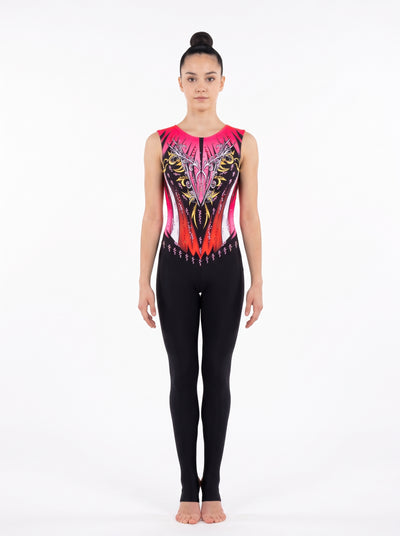 Tuta di ginnastica ritmica New York vista di fronte: fucsia, corallo e nero con filigrana argentata e dorata, senza maniche e gamba lunga nera.