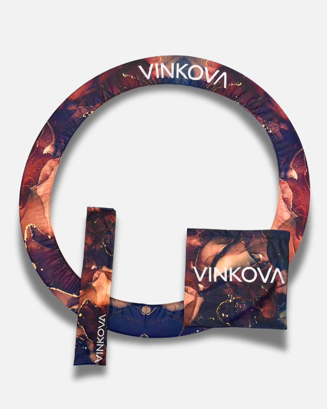 Set custodie Dark Vinkova per cerchio, palla e clavette da ginnastica ritmica, stampa nero e oro.