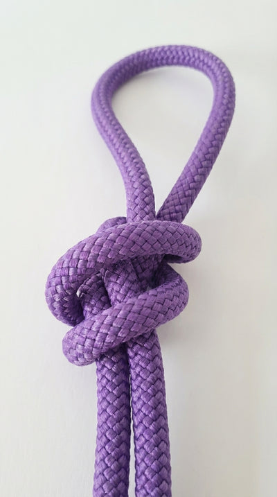 Fune ginnastica ritmica viola in nylon omologata FIG con intreccio ad alta resistenza.