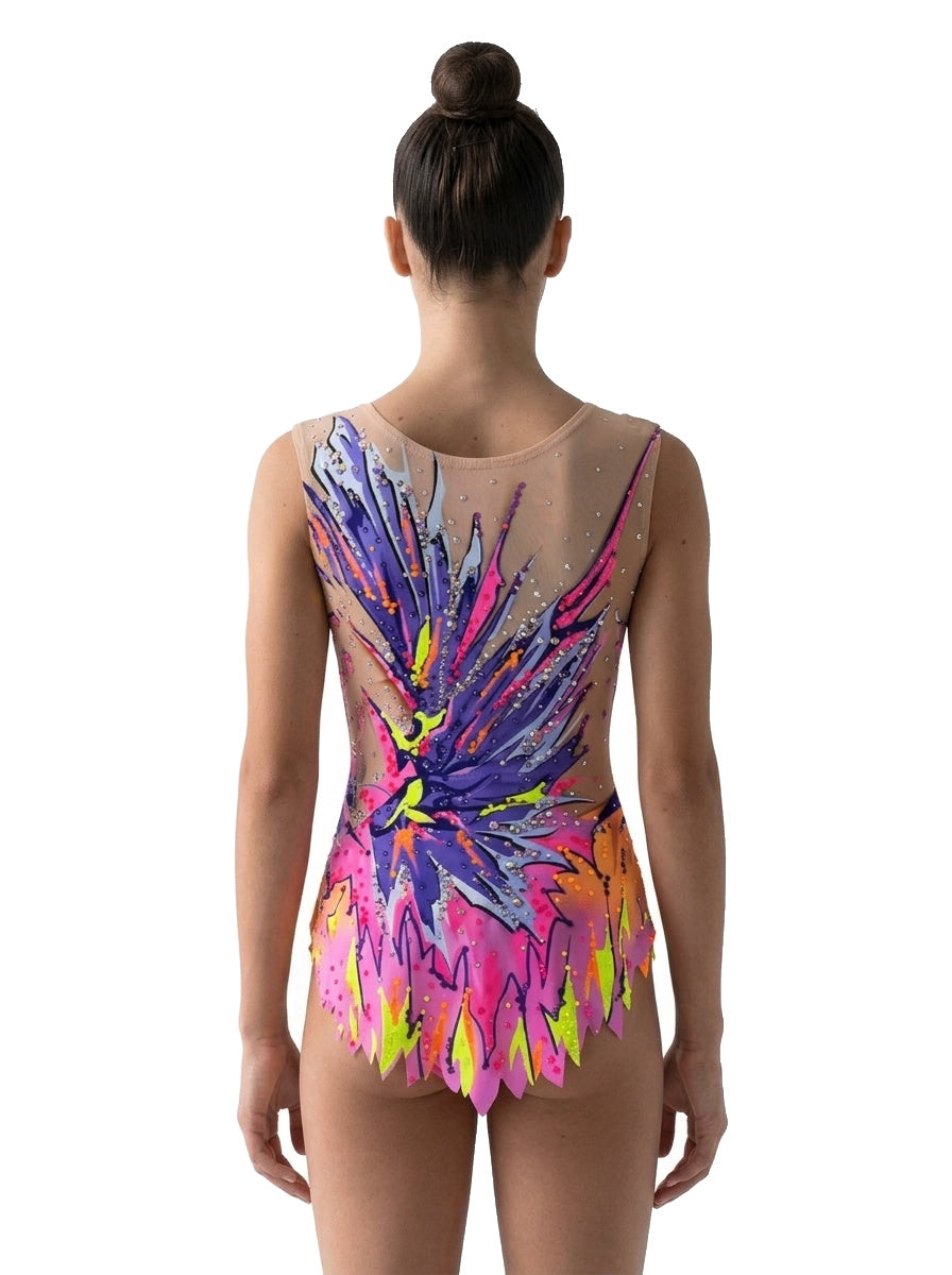 Body Isla Vinkova, dietro: rosa, viola e giallo fluo, strass, gonna a punte.