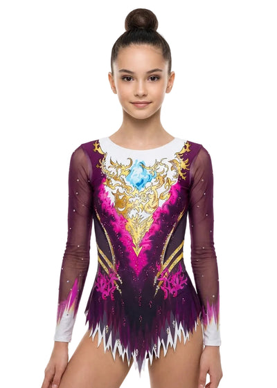 Body da ginnastica ritmica granata e rosa con maniche in tulle, dettagli dorati e cristalli strass per competizione.