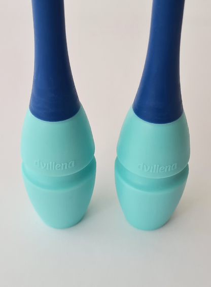 Mazas homologadas FIG engarzables en azul marino y celeste para gimnastas de alto nivel.