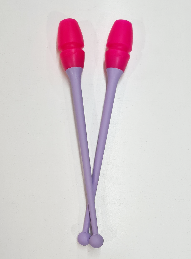 Mazas de gimnasia rítmica engarzables lila y rosa fucsia para competición.