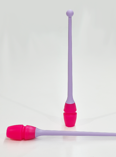 Coppia di clavette Dvillena & Vinkova corpo lilla lavanda e testa rosa.