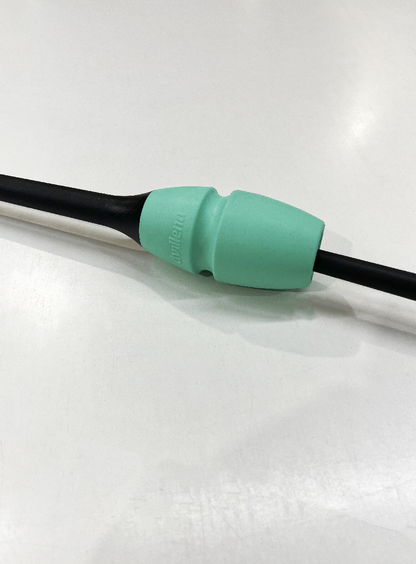 Mazas homologadas FIG engarzables en negro y menta, vista en detalle.