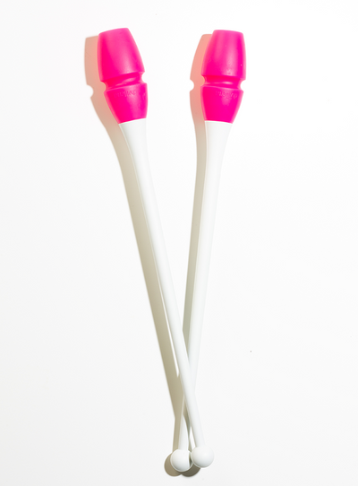 Clavette ginnastica ritmica incastrabili colore bianco e rosa fluorescente per allenamento e competizione.